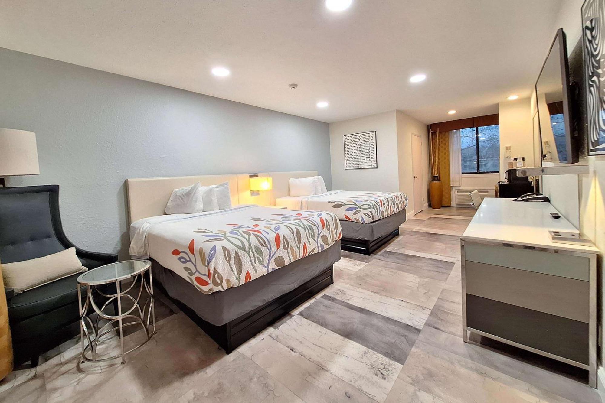 Travelodge By Wyndham Indianapolis Speedway エクステリア 写真